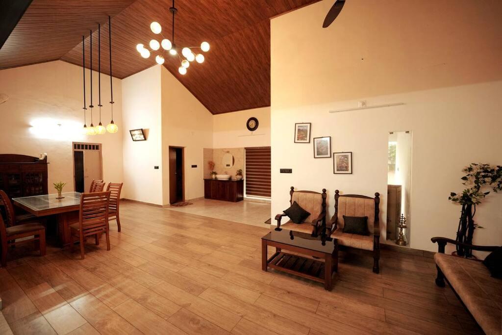 Apartment Thekkaniyil *
